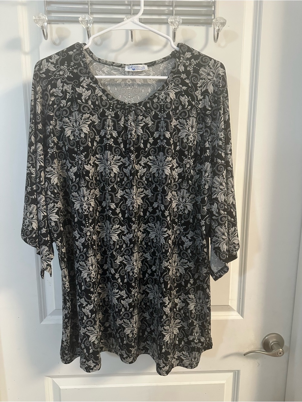 Source Unknown Black and Cream Floral-Patterned Tunic Top
